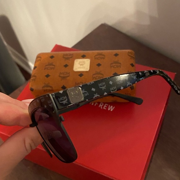 MCM sunglasses - Picture 8 of 13